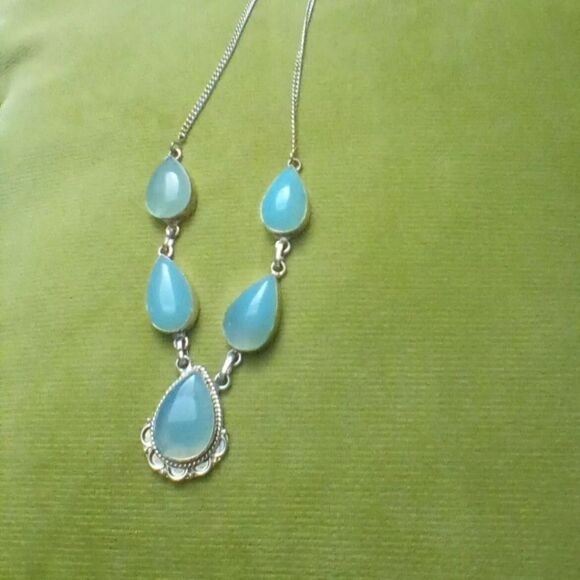 BLUE LADIES TEARDROP NECKLACE SET IN 9.25 SILVER. 10.5". PERFECT CONDITION. - Picture 4 of 5